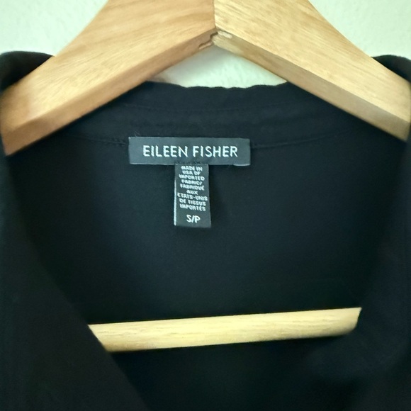 EILEEN FISHER Lightweight Viscose Sleeveless Button-down - Picture 3 of 4